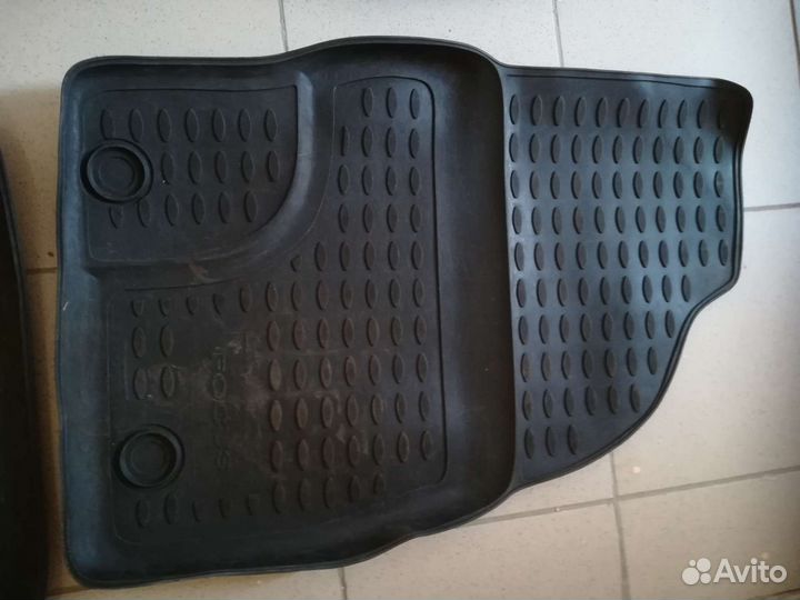 Резиновые коврики в машину