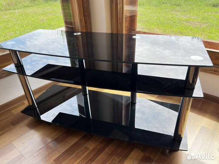 Стеклянная тумба под тв