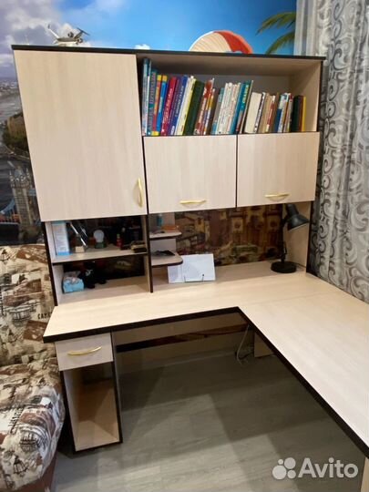 Угловой компьютерный письменный стол