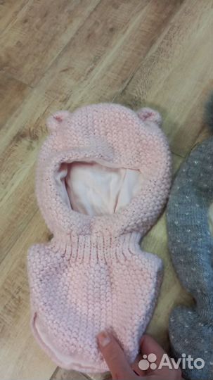 Две шапки на девочку