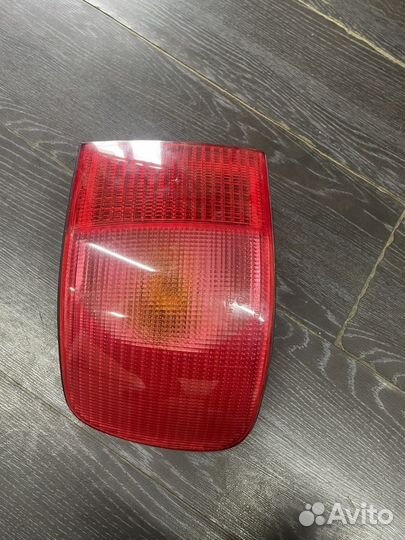Фонарь задний левый на крыло ауди а8 д2 1994-2002