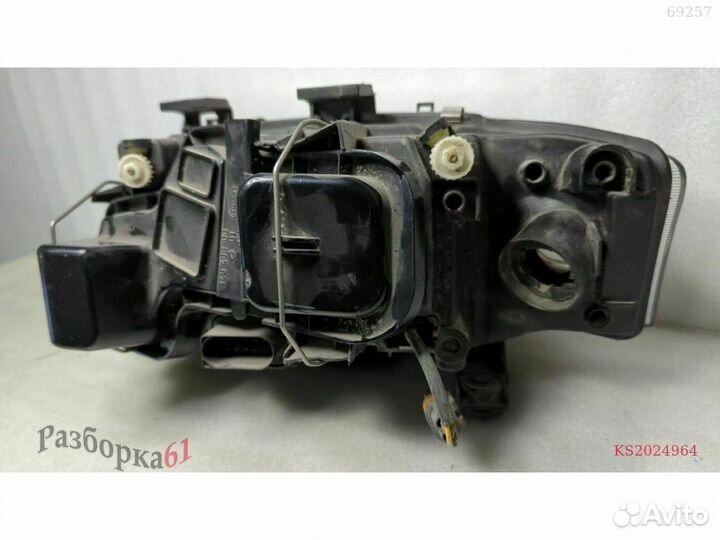 Фара audi A6 C5. нижнее крепление ремонтировалось