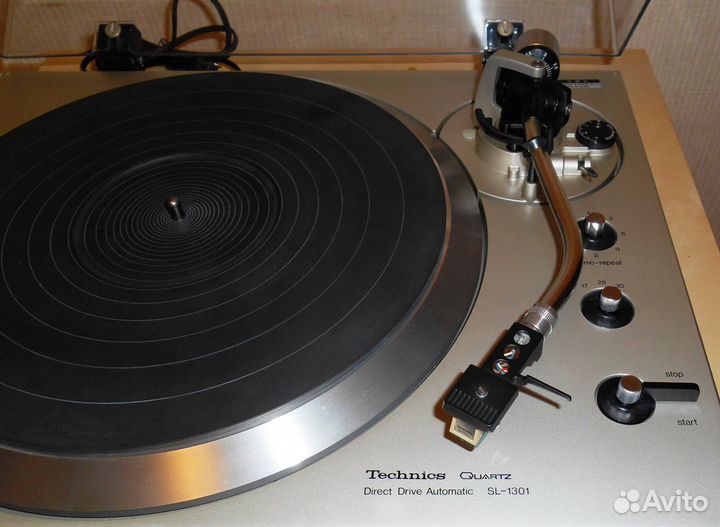 Проигрыватель винила Technics SL-1301 в коллекцию