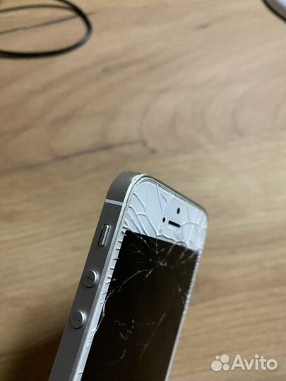 iPhone SE, 16 ГБ