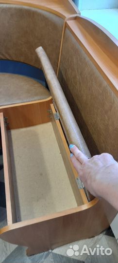 Кухонный уголок со столом