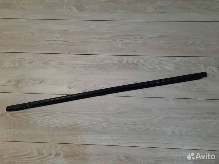 Молдинг накладка под стекло передней левой двери