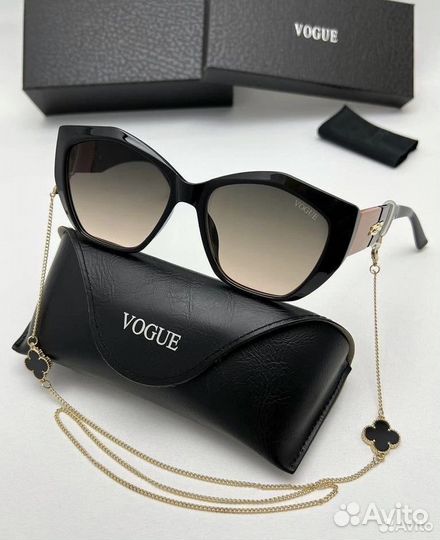 Солнцезащитные очки Vogue