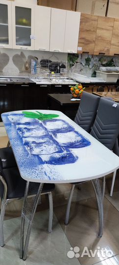 Кухонный стол