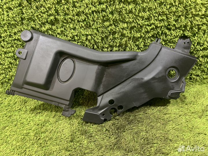 Пластик подкапотный правая часть Toyota Avensis 2