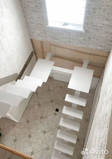 Лестница г-образная на дачу