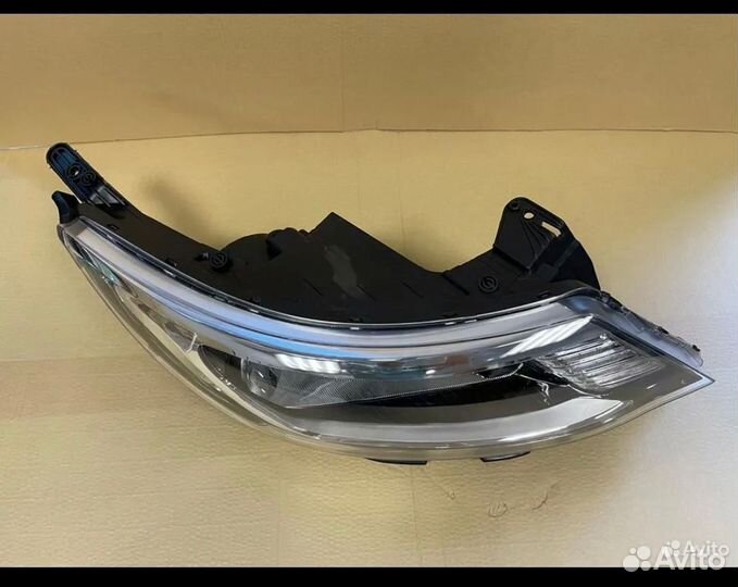 Фара передняя правая на Kia Rio 3 2014