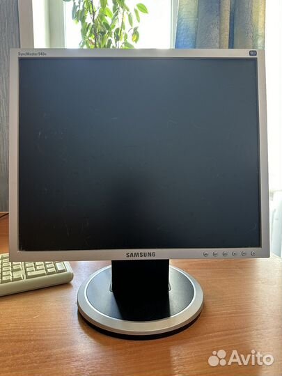 Монитор Samsung