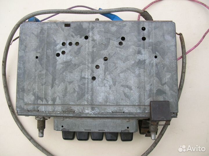 Автомобильный винтаж радиоприёмник(невысылаюнаЮга)