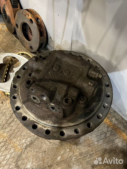 Гидромотор хода komatsu PC300-7