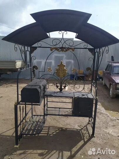 Мангал с крышей