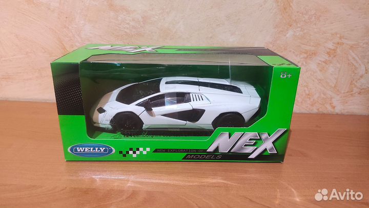 Lamborghini Countach LPI800-4 1:24 Welly