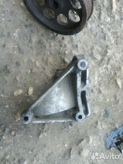 Saab 9-5 кронштейн гура