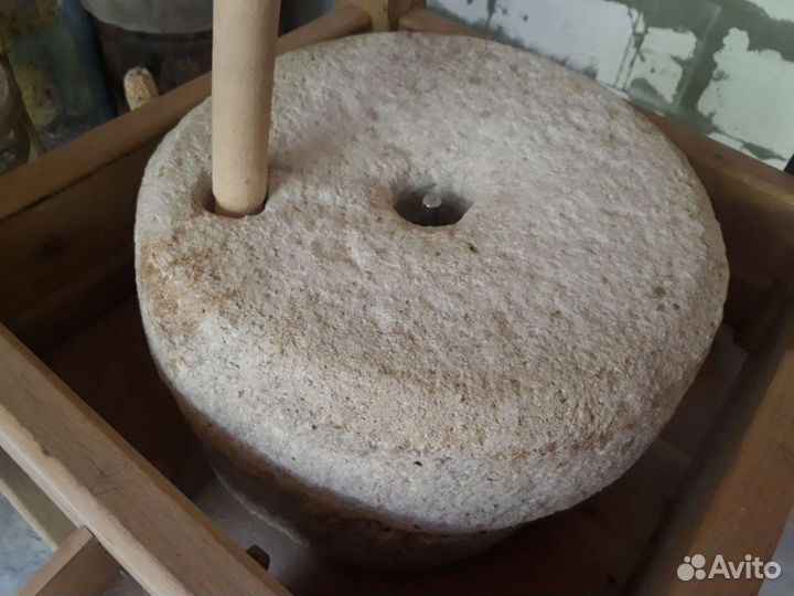 Старинная жерновая мельница