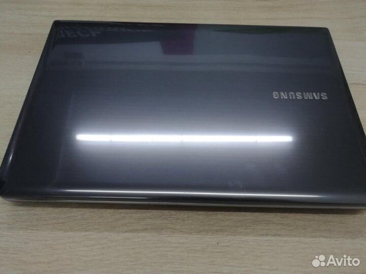 4х ядерный ноутбук Samsung NP 355 4/6/ssd256/1 акб