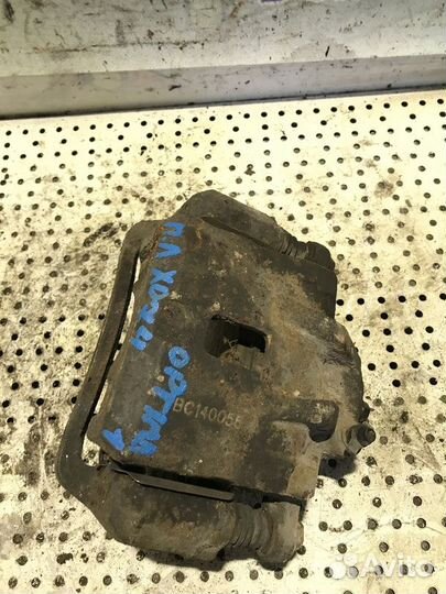 Суппорт передний левый Kia Optima 1 рестайлинг