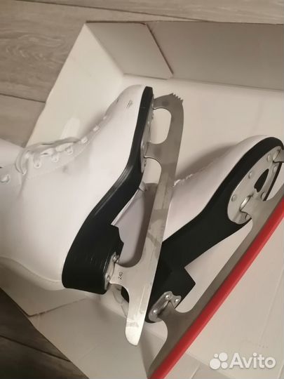 Коньки фигурные 39 размер