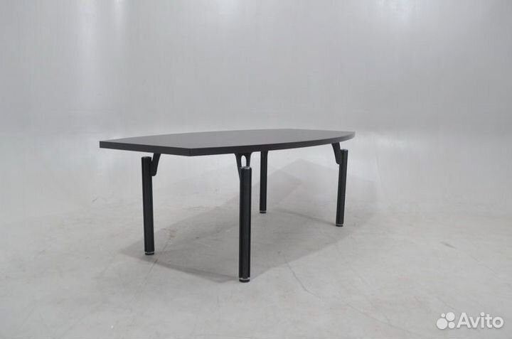 Стол для переговоров