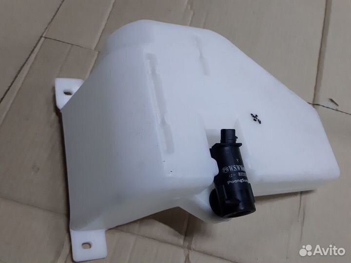 Бачек стеклоомывателя с мотором KIA clarus 1,2