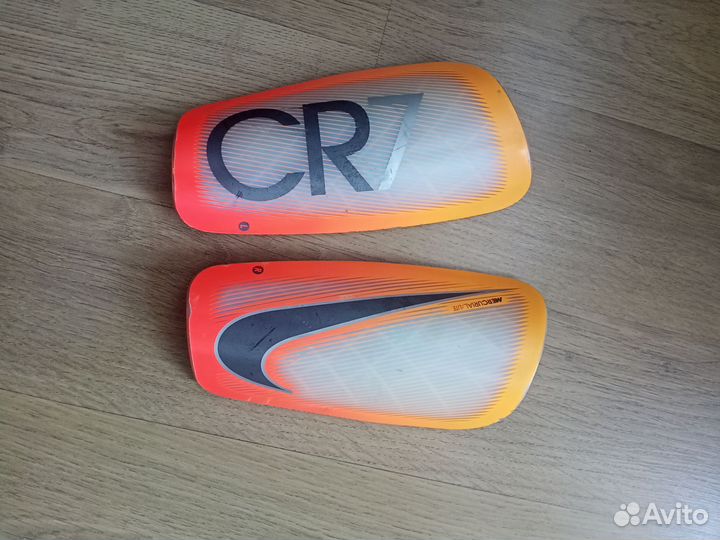 Футбольные щитки