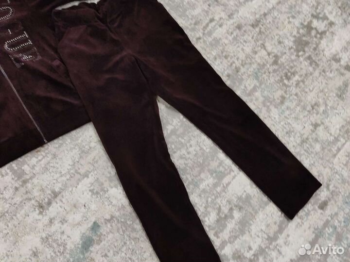 Велюровый спортивный костюм