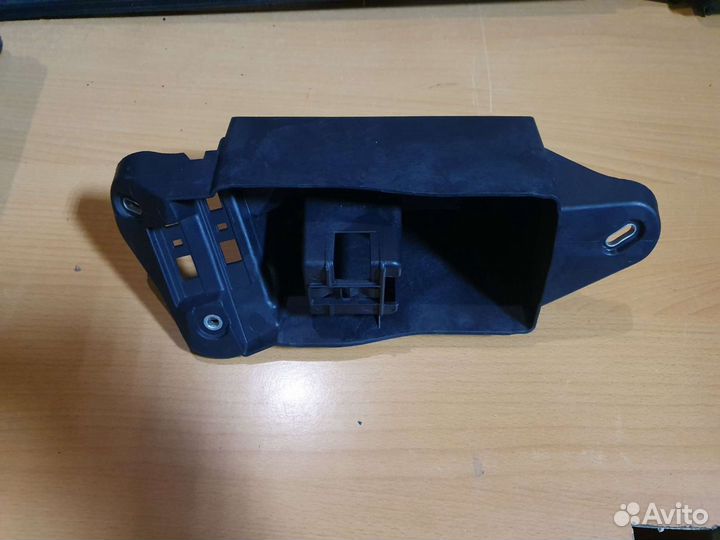 Крепление аккумулятора на Мерседес w117 cla