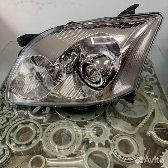 Фара Левая toyota avensis 03-06