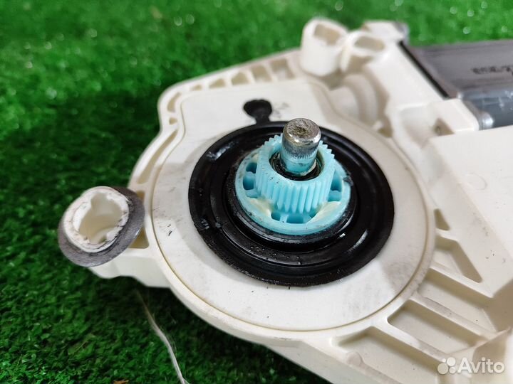 Стеклоподъемник передний левый Passat B6