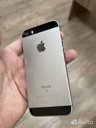 iPhone SE, 32 ГБ