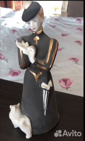 Фарфоровые статуэтка