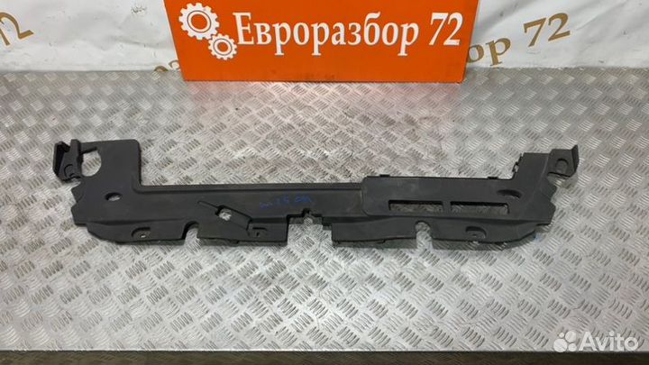 Накладка замка капота Toyota Auris