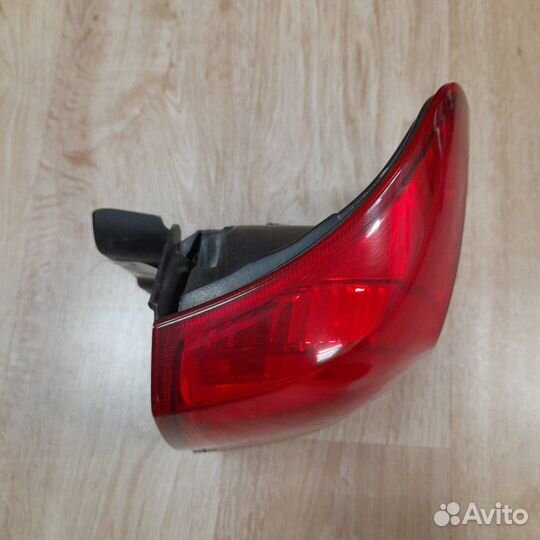 Фонарь задний правый Toyota Land Cruiser 200