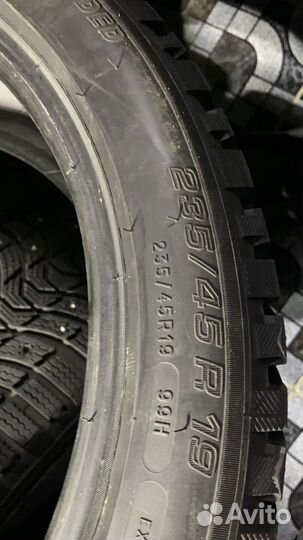 Michelin X-Ice North 3 235/45 R19 99H