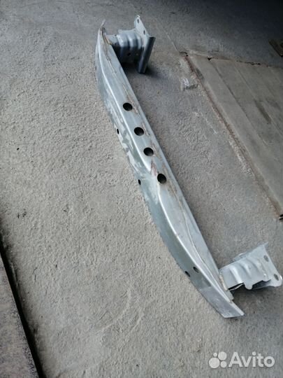 Усилитель заднего бампера avensis