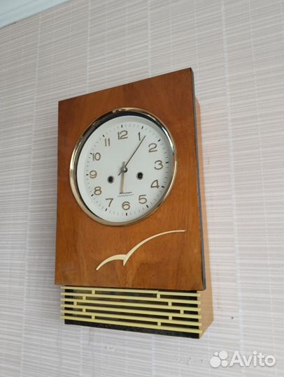 Часы настенные с боем янтарь