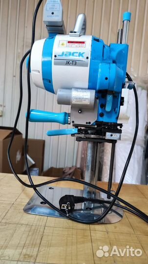 Швейная машина Jack оверлок Typical нож раскройный