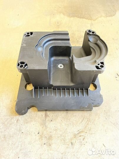 Рейндж ровер спорт 1 кронштейн кулисы