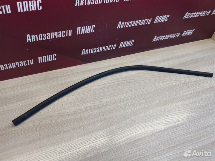 Уплотнительная резинка боковой двери передняя