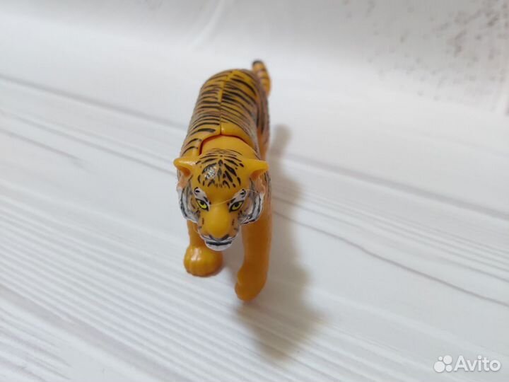 Kinder natoons тигр игрушка из киндер макси