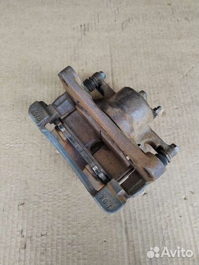 Суппорт тормозной передний правый Mazda CX-5