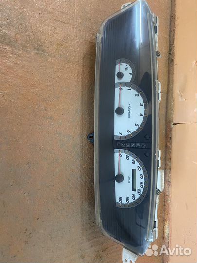 Приборная панель Toyota Noah/Voxy r60