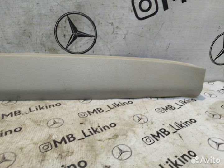 Обшивка двери багажника Mercedes Gl X164