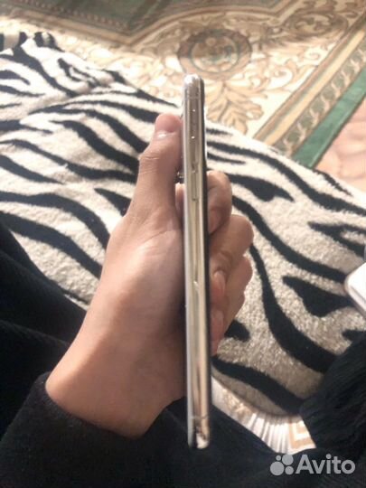 iPhone X, 64 ГБ