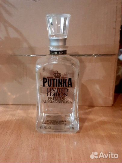 Коллекция бутылок из под водки