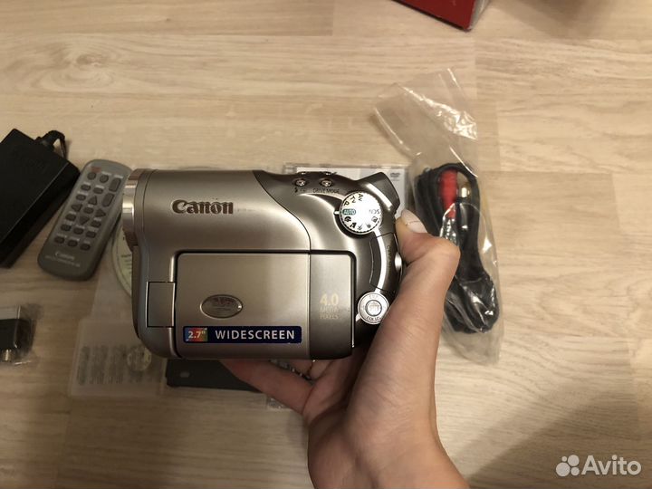DVD видеокамера Canon DC40