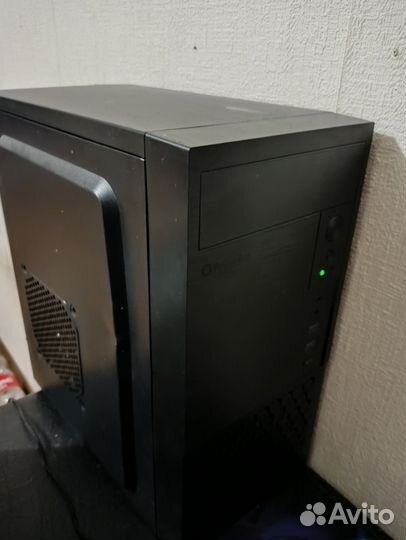 Игровой системный блок с монитором